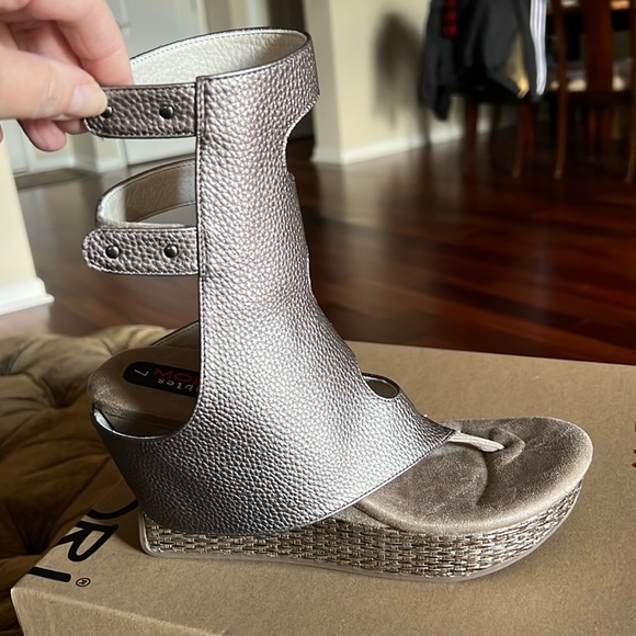 Modzori reversible high wedge size 7 off white and prefer. Arch support, padding - Picture 1 of 11